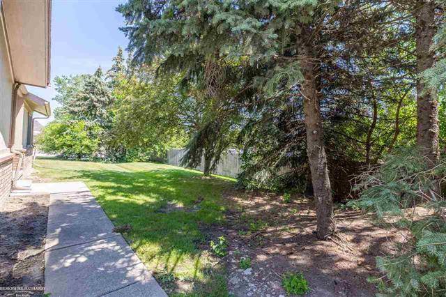Clinton Twp, MI 48038,38940 Windmill Pointe