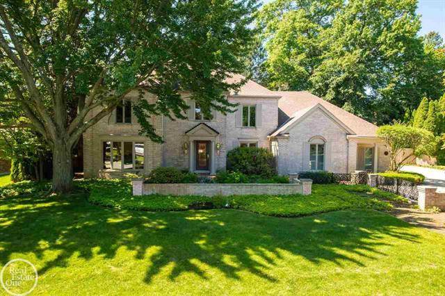 Grosse Pointe Shores, MI 48236,17 Belle Meade