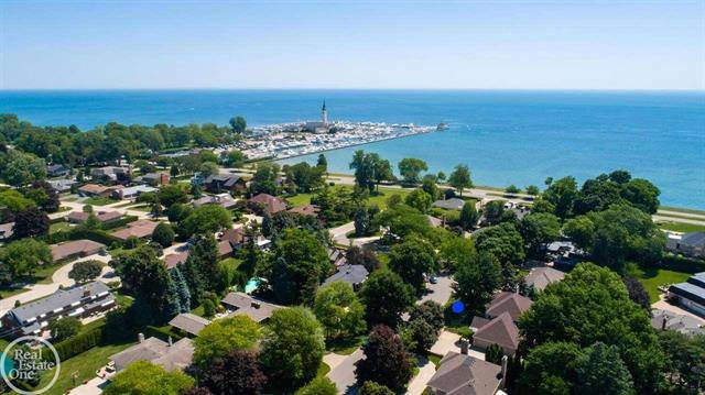 Grosse Pointe Shores, MI 48236,17 Belle Meade