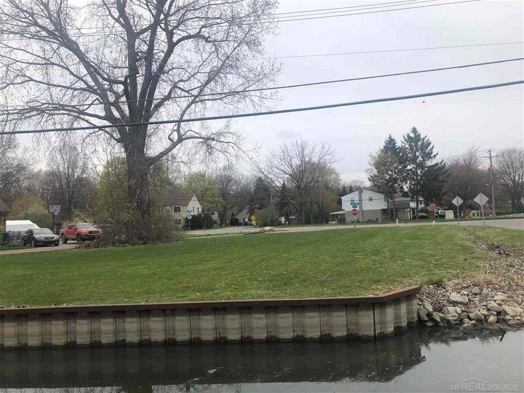 Harrison Twp, MI 48045,000 Pointe Rosa Street