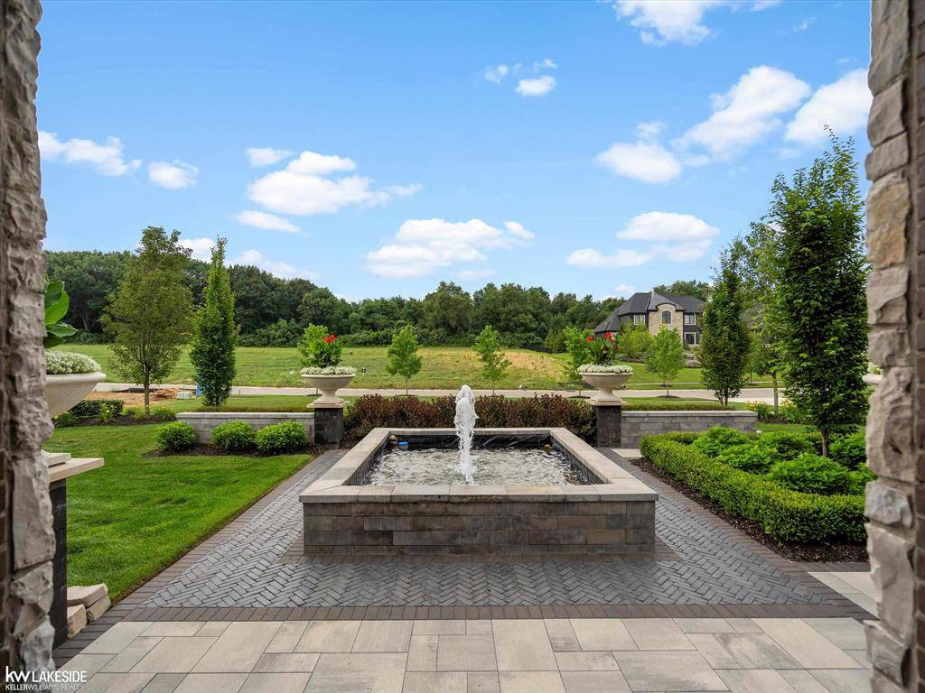 Washington Twp, MI 48094,5769 Cotswold Drive 16