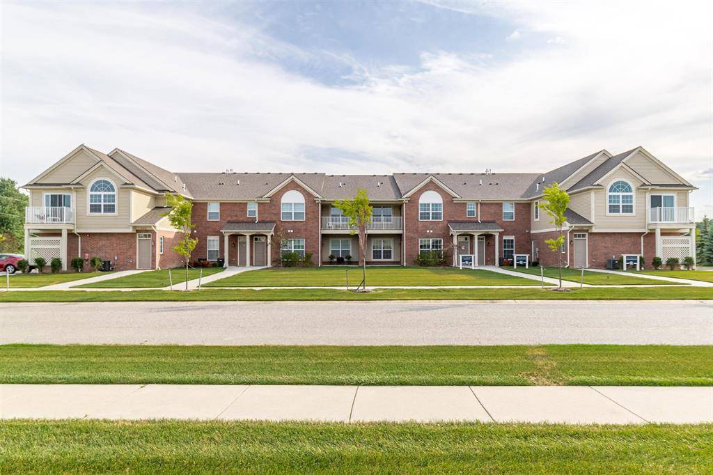 Macomb Twp, MI 48042,21806 Aberdeen Drive 2/1