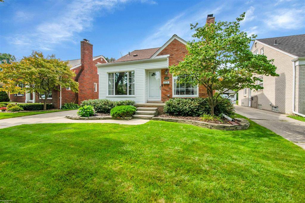Harper Woods, MI 48225,20920 Kenmore Avenue