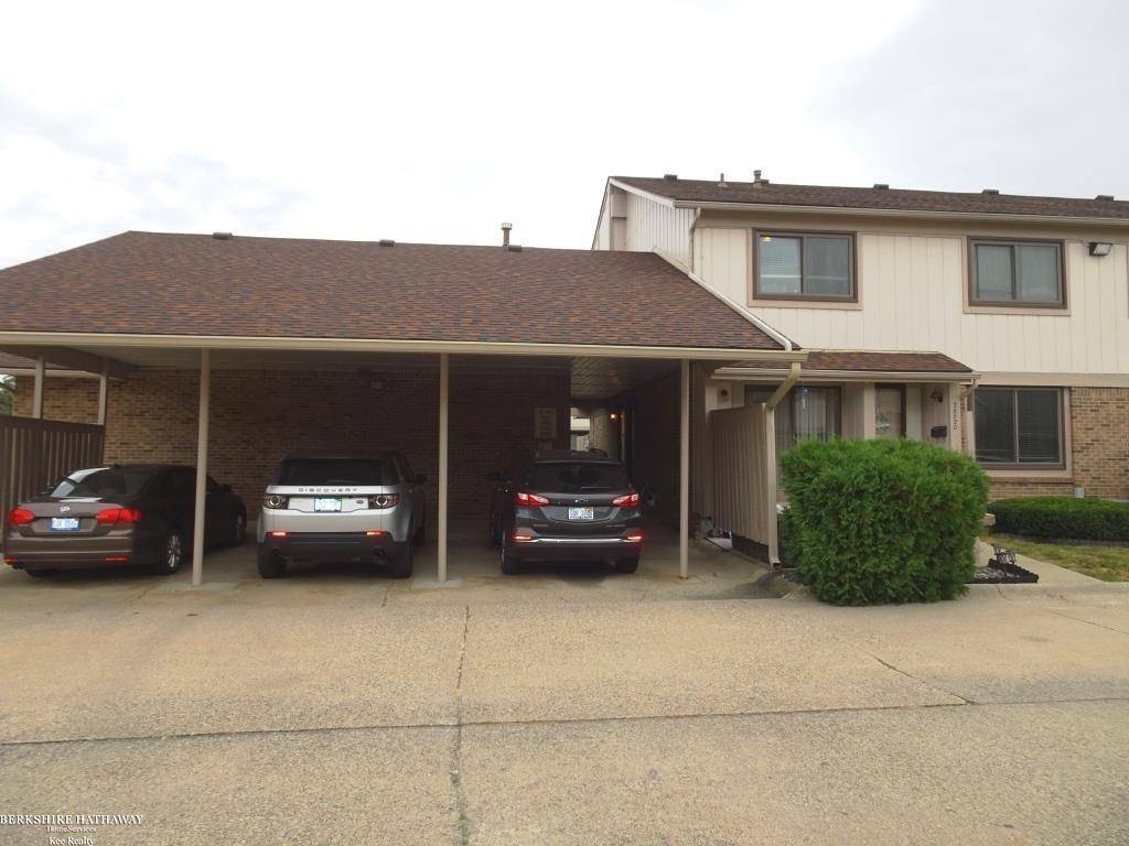 Clinton Township, MI 48035,36020 Saint Ives Court