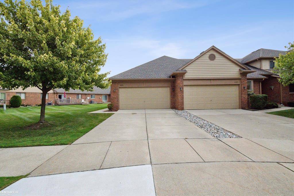 Macomb, MI 48044,16895 Country Ridge Court