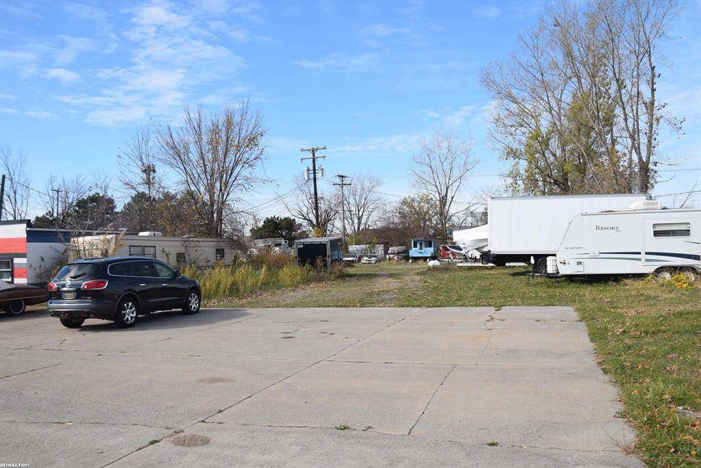 Clinton Twp, MI 48035,34091 Groesbeck Highway