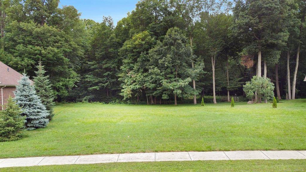 Shelby Twp, MI 48315,48325 Red Oak Drive