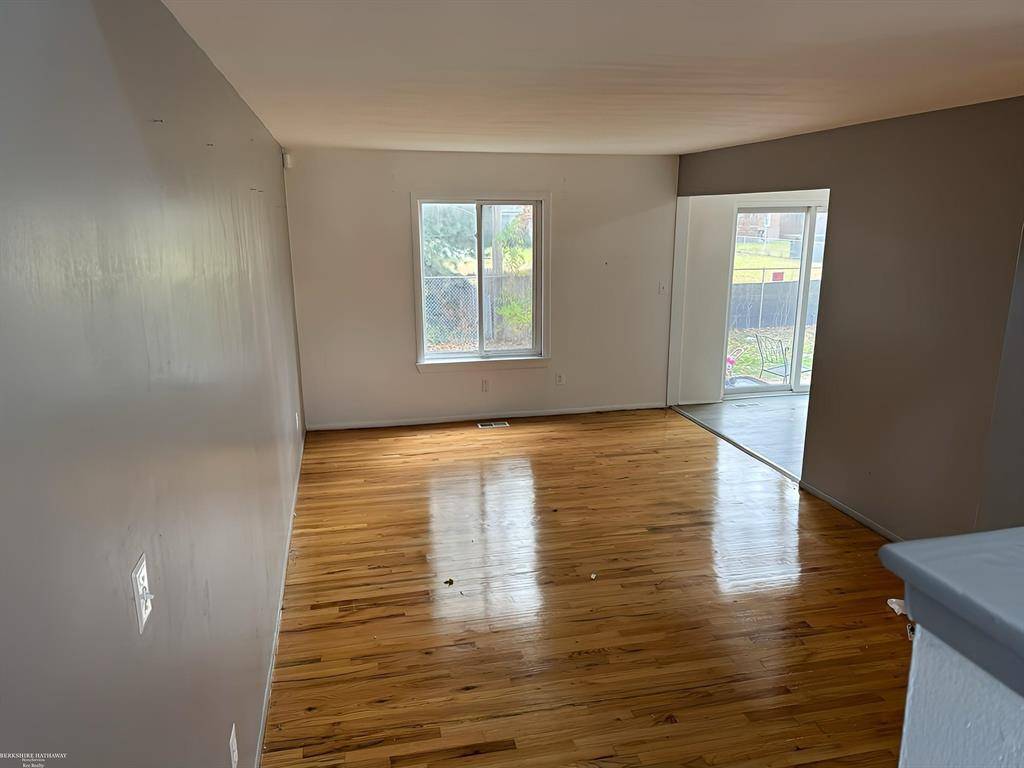 Center Line, MI 48015,8734 Sterling Street