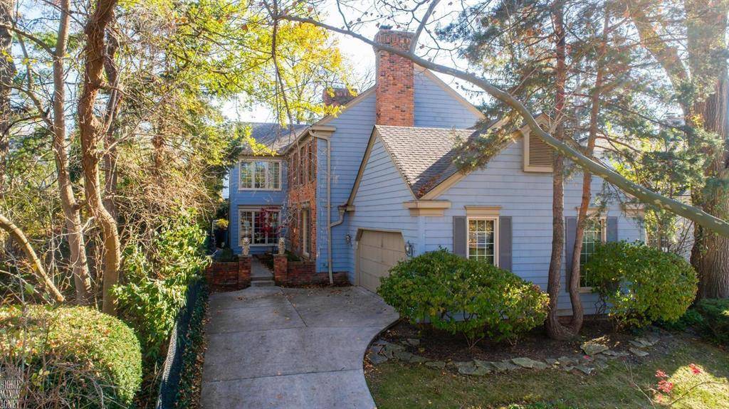Grosse Pointe Farms, MI 48236,194 Charlevoix Avenue