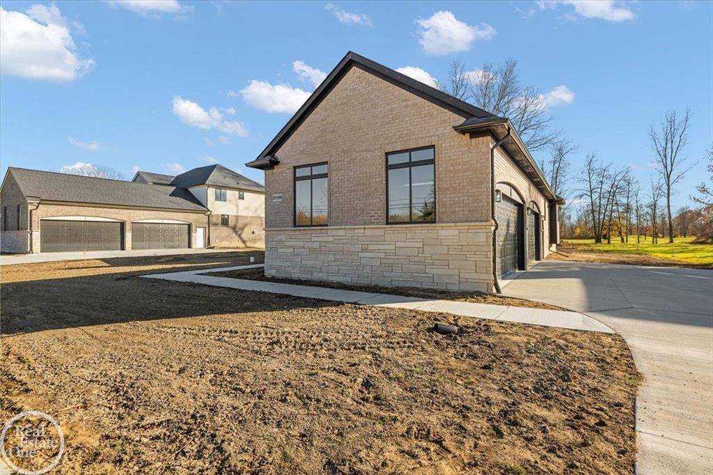 Addison Twp, MI 48370,854 Hemlock Drive