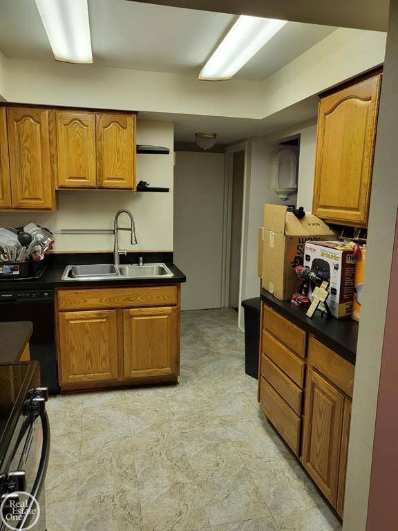 Harrison Township, MI 48045,35746 UNION LAKE Road UNIT #9