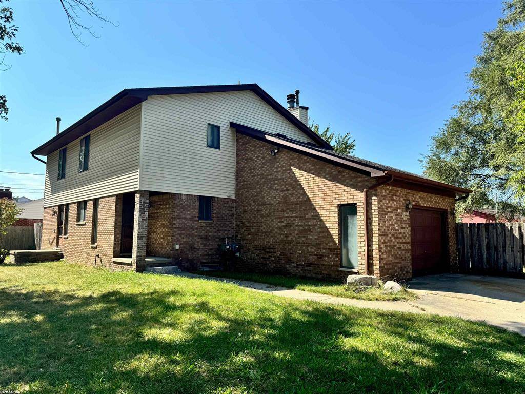Clinton Twp, MI 48036,38615 Meadowdale Street