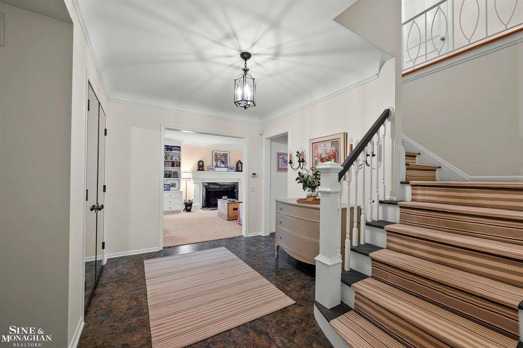 Grosse Pointe, MI 48230,9 Wellington Place