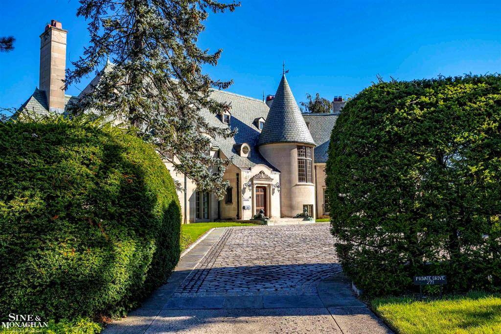 Grosse Pointe Farms, MI 48236,273 Ridge Road
