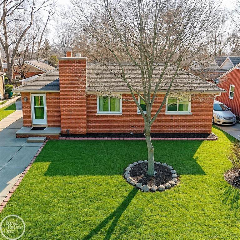 St. Clair Shores, MI 48081,22476 POINTE Drive