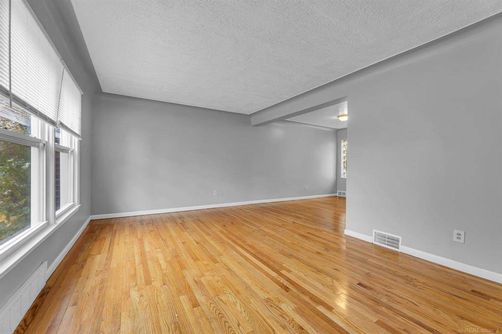 Detroit, MI 48219,17182 Evergreen Road