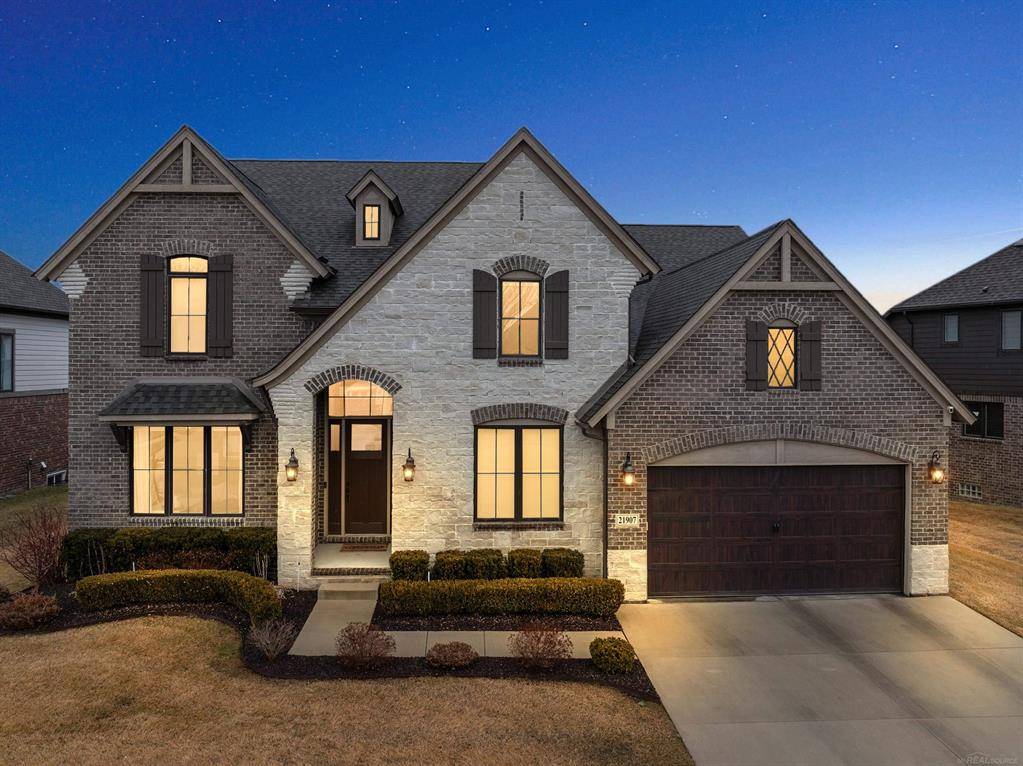 Macomb Twp, MI 48044,21907 Chaucer Court