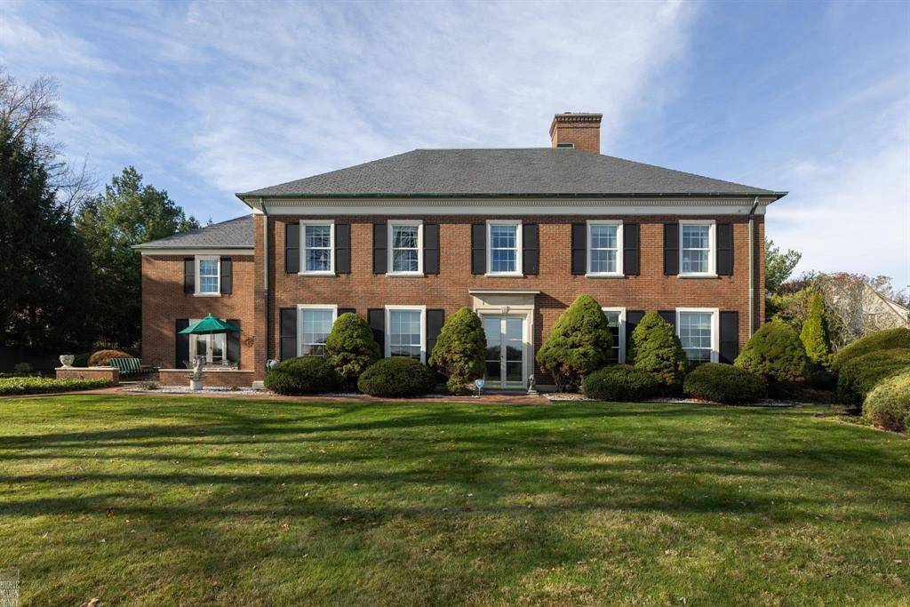 Grosse Pointe Farms, MI 48236,105 Lake Shore Road