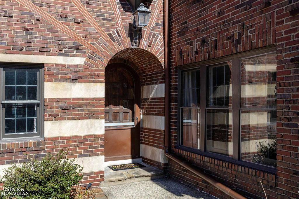 Grosse Pointe Park, MI 48230,1010 Buckingham Road