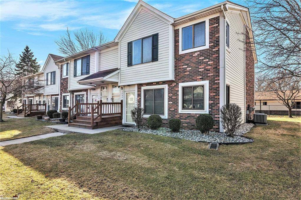 Roseville, MI 48066,17428 Utica Oaks Lane