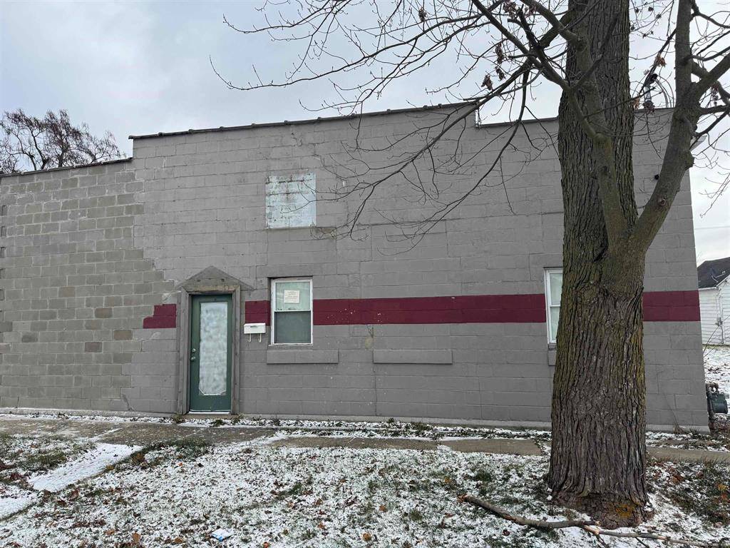 Adrian, MI 49221,303 S dean Street