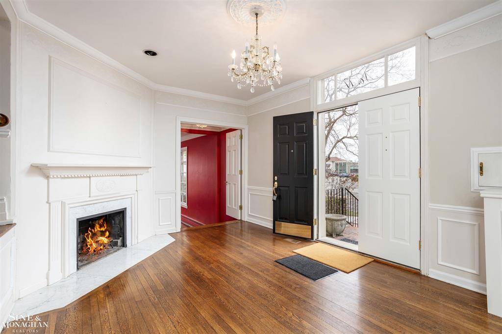 Grosse Pointe Farms, MI 48236,17 Lake Shore Road