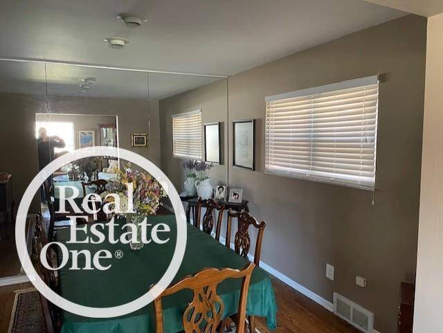 Grosse Pointe Park, MI 48230,905 907 HARCOURT Road
