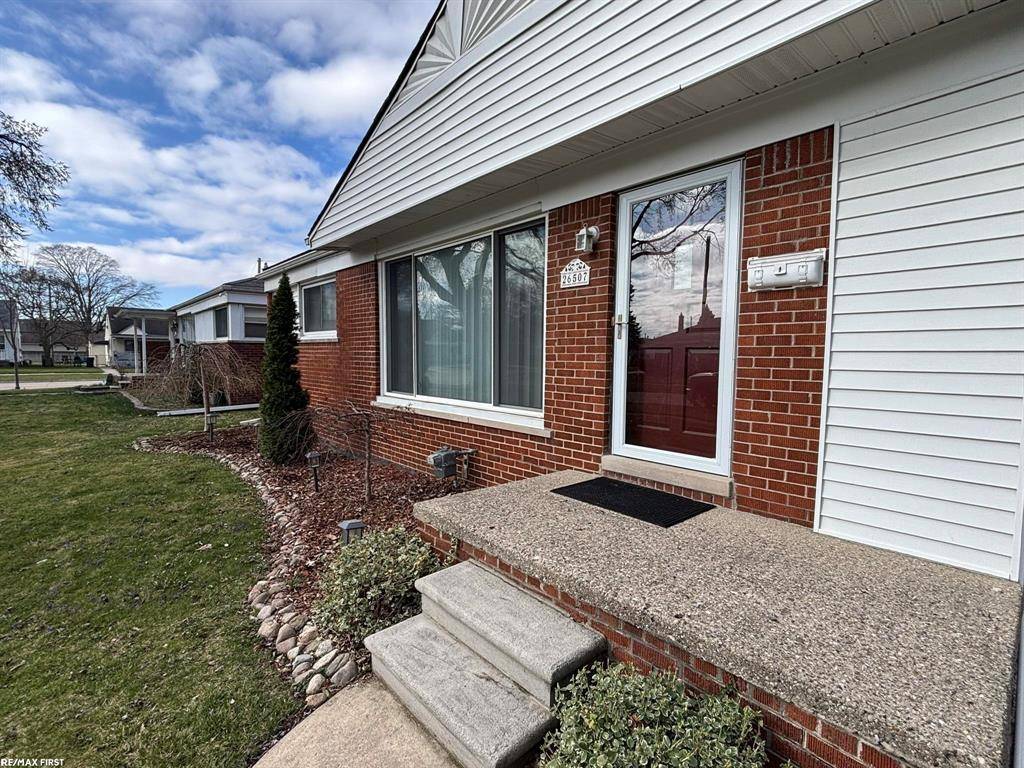St. Clair Shores, MI 48081,26507 Larchmont Street