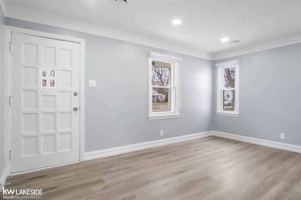 Harper Woods, MI 48225,18933 Kingsville Street