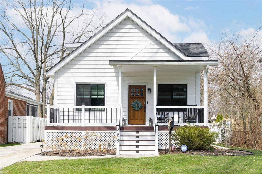 Grosse Pointe Farms, MI 48236,325 Beaupre Avenue