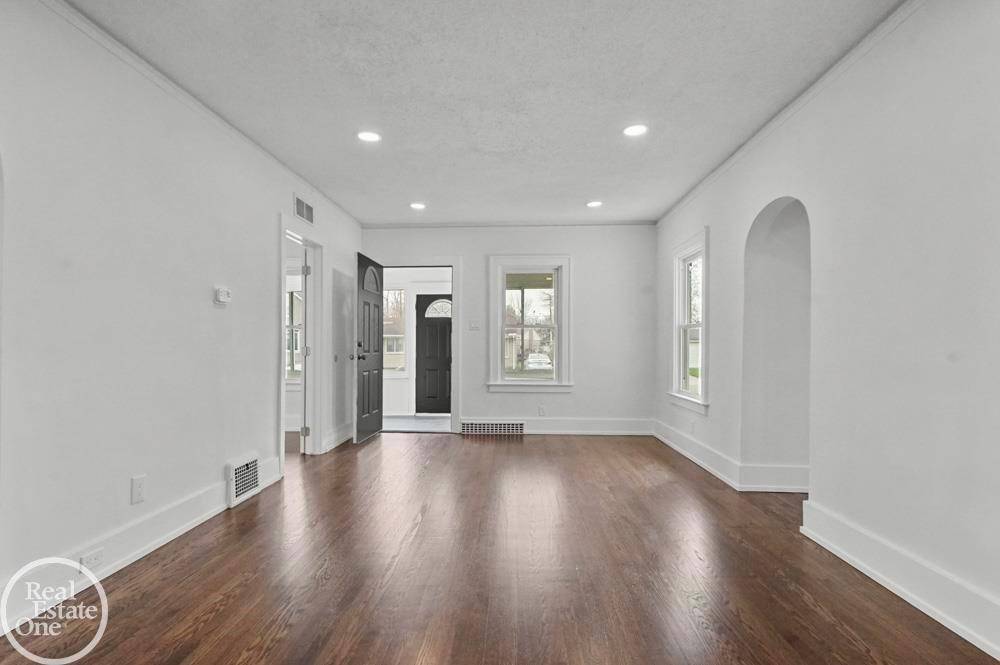 Mt. Clemens, MI 48043,21 Fessenden Street