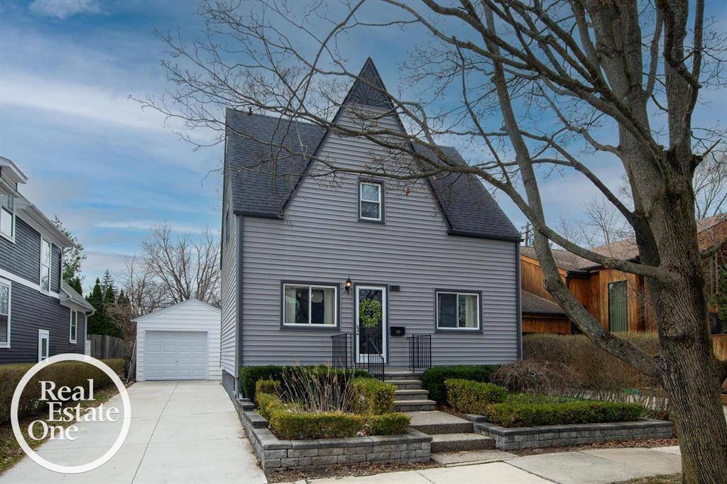 Grosse Pointe Farms, MI 48236,69 Mapleton Road