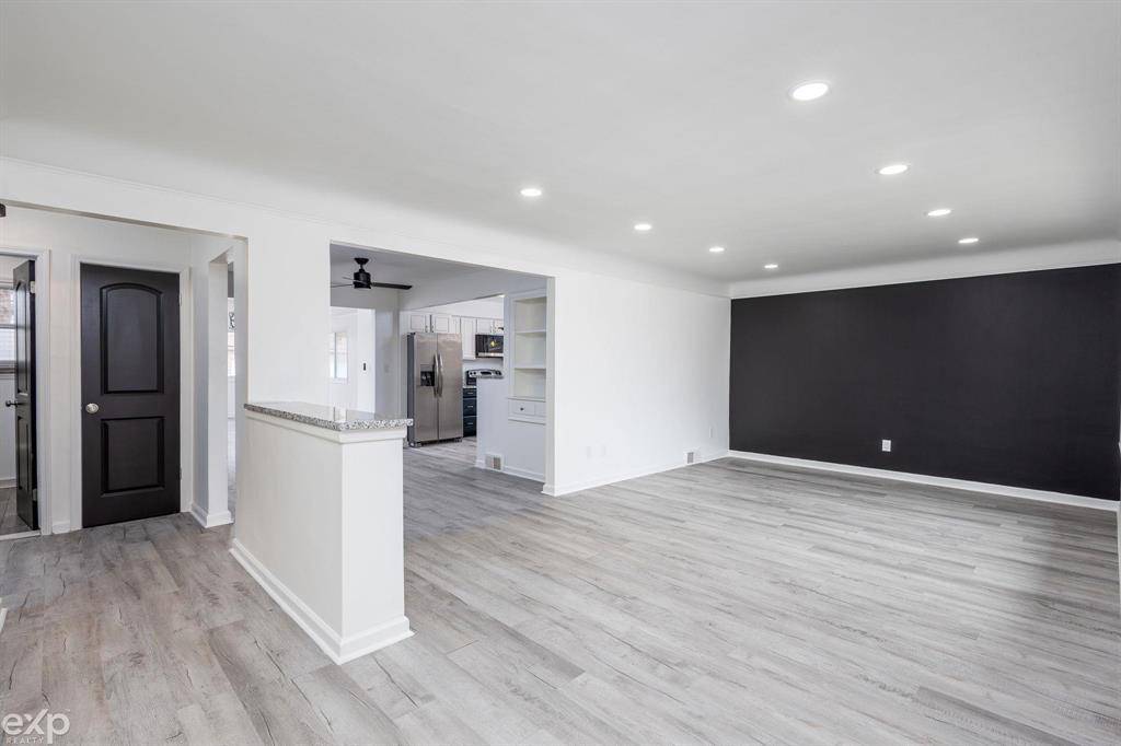 Oak Park, MI 48237,22191 Westhampton Street