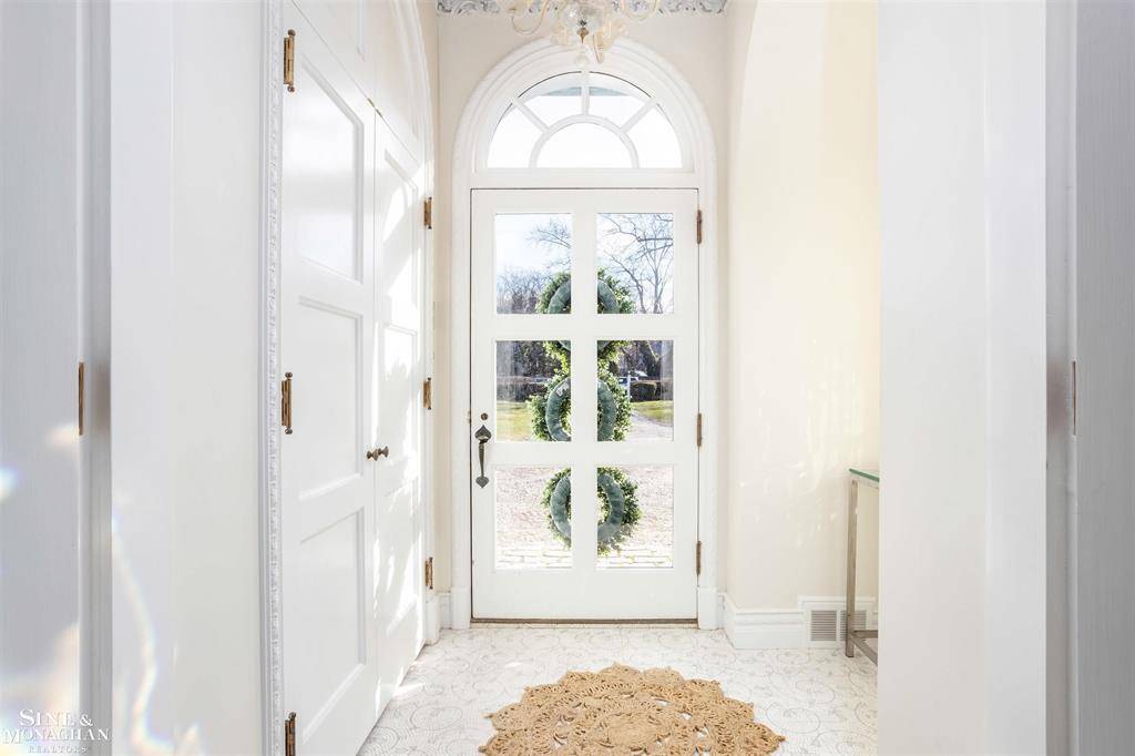 Grosse Pointe, MI 48230,29 Fisher Road
