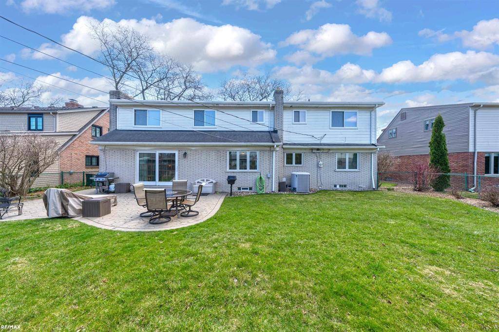 Grosse Pointe Woods, MI 48236,576 Woods Lane