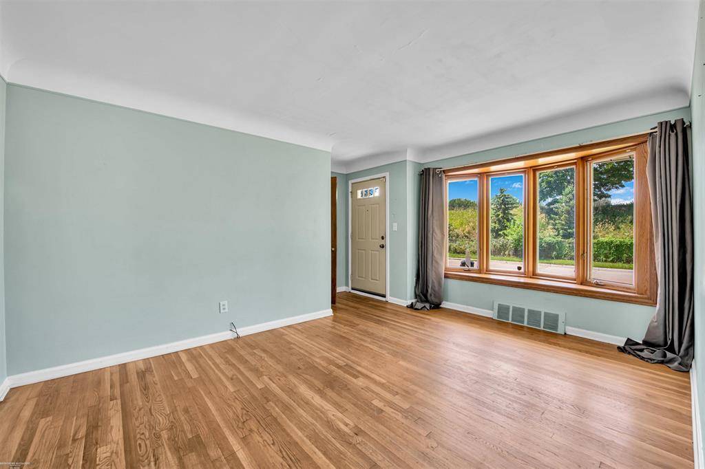 St. Clair Shores, MI 48081,27324 Larchmont Street