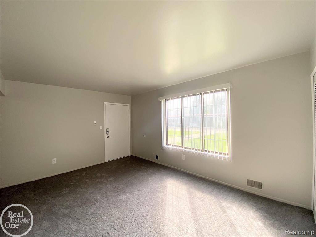 St. Clair Shores, MI 48080,22859 Grove Street 53