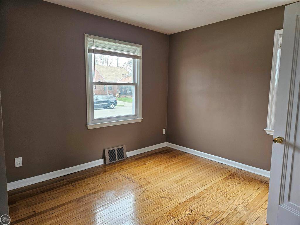 Eastpointe, MI 48021,15344 Sprenger Street