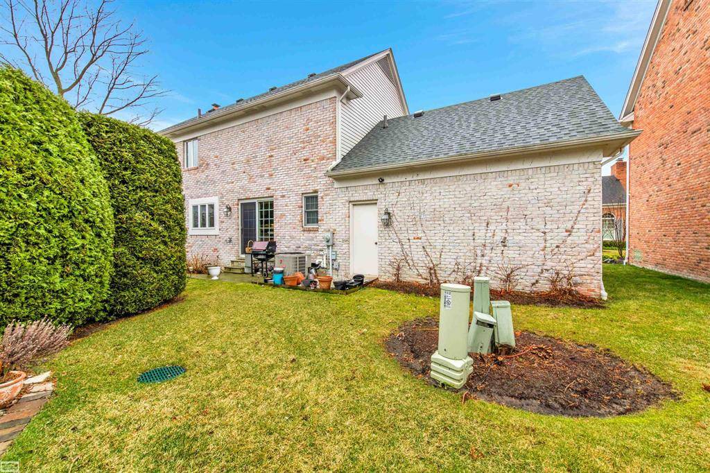 Grosse Pointe Woods, MI 48236,930 Lochmoor Place Place