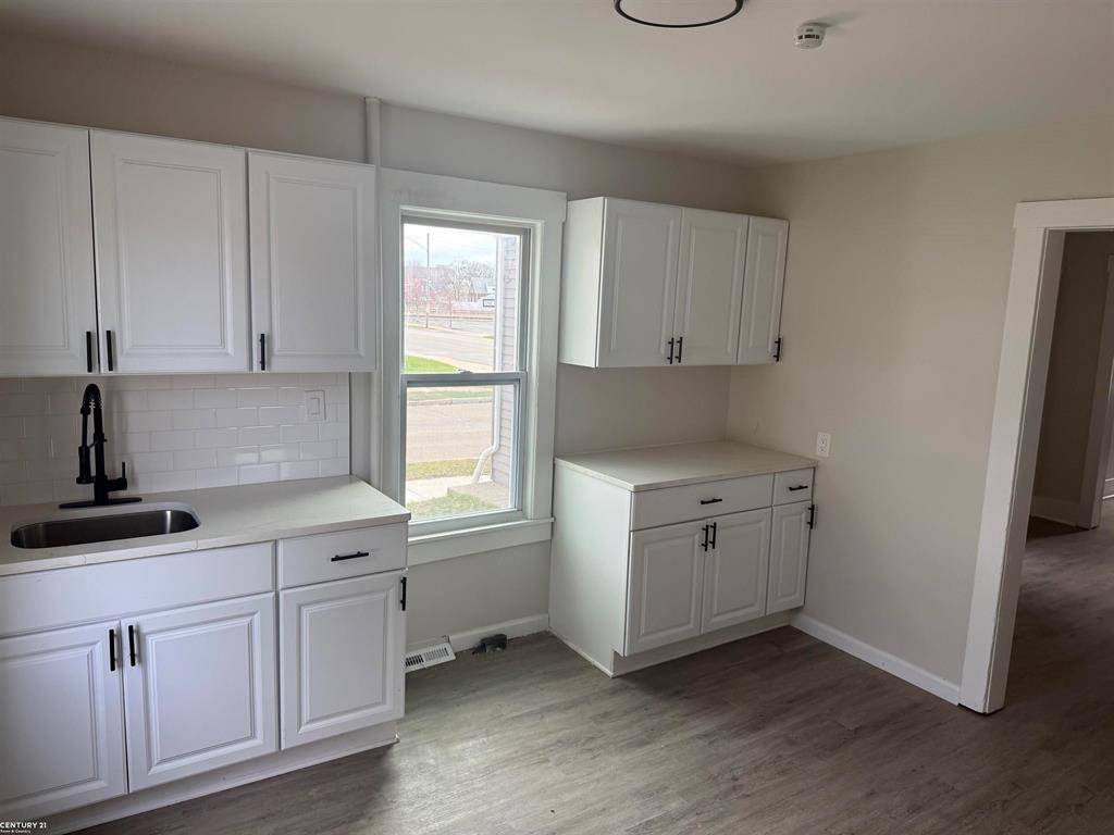 Wyandotte, MI 48192,654 Ford Ave Avenue