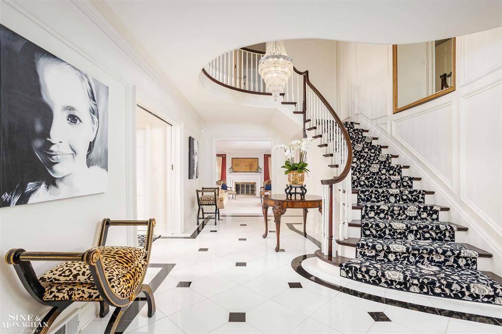 Grosse Pointe Park, MI 48230,15701 Windmill Pointe Drive