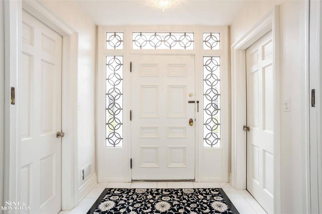 Grosse Pointe Park, MI 48230,15701 Windmill Pointe Drive