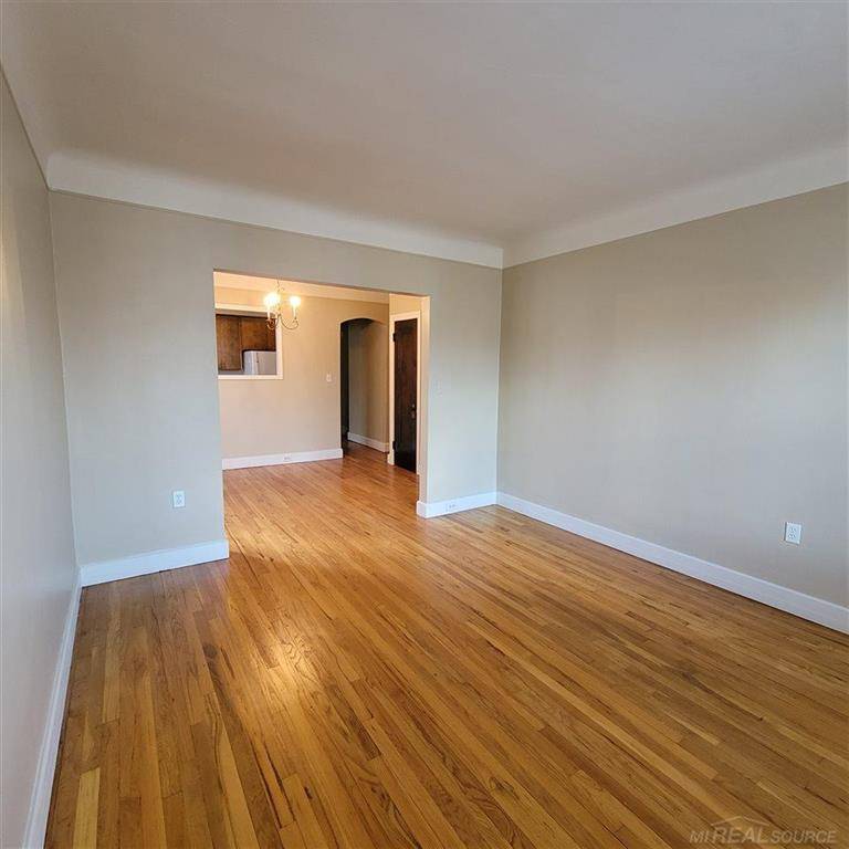 Grosse Pointe Park, MI 48230,895 Beaconsfield Avenue 2S