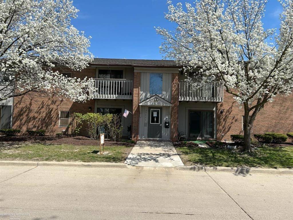 Clinton Twp, MI 48035,35471 Hickory Woods Drive