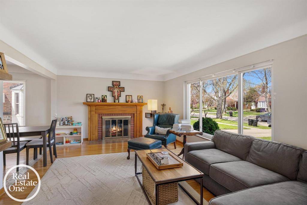 Grosse Pointe Farms, MI 48236,375 Ridgemont Road