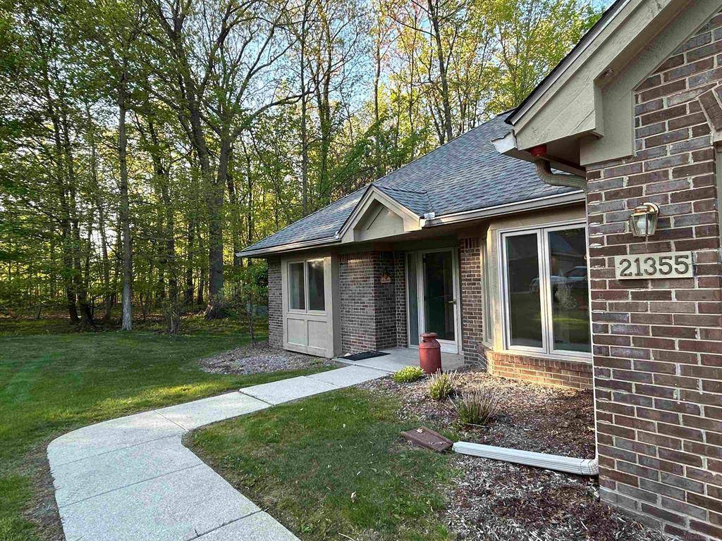Farmington Hills, MI 48336,21355 Boxwood Court