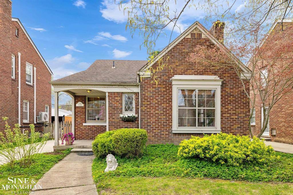 Grosse Pointe Woods, MI 48236,2049 Lochmoor Boulevard