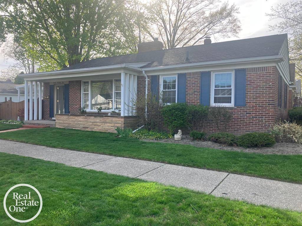 Grosse Pointe Woods, MI 48236,2071 Stanhope Street