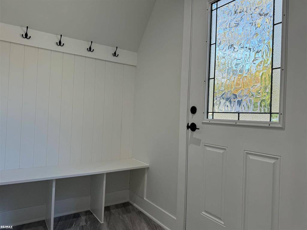 Grosse Pointe Woods, MI 48236,1374 Anita Avenue