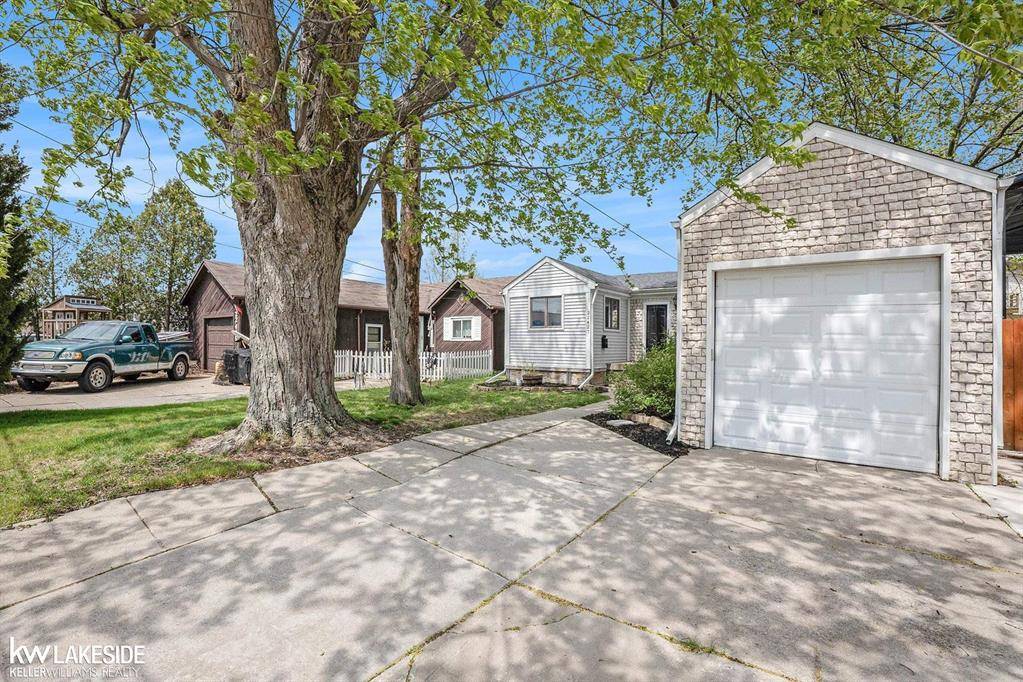 St. Clair Shores, MI 48080,22427 E 10 Mile Road